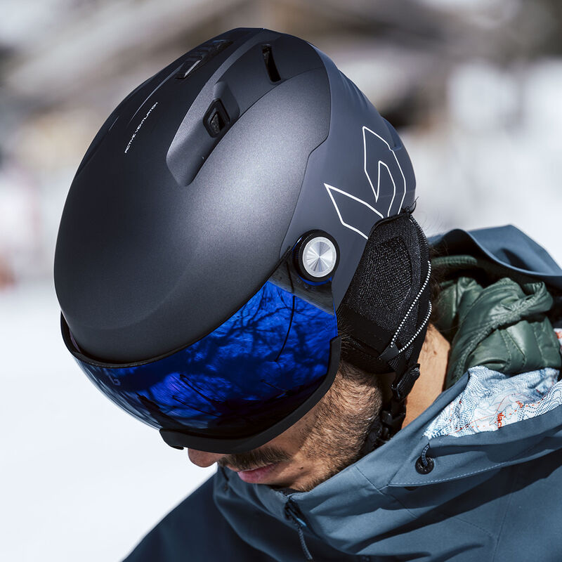 Il casco da sci è obbligatorio sotto i 18 anni